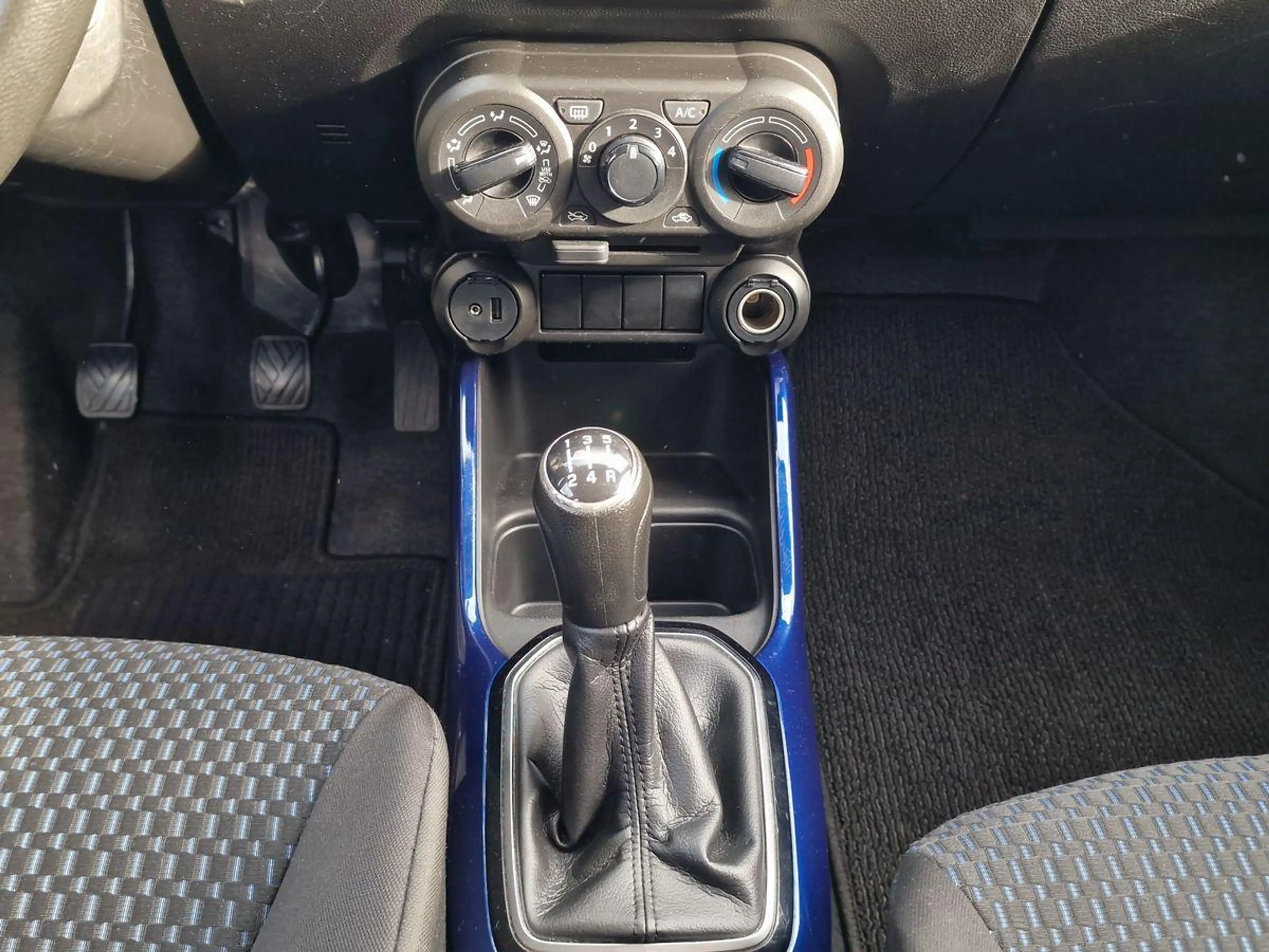 Suzuki Ignis 1.2 Hybrid Club — photo 15