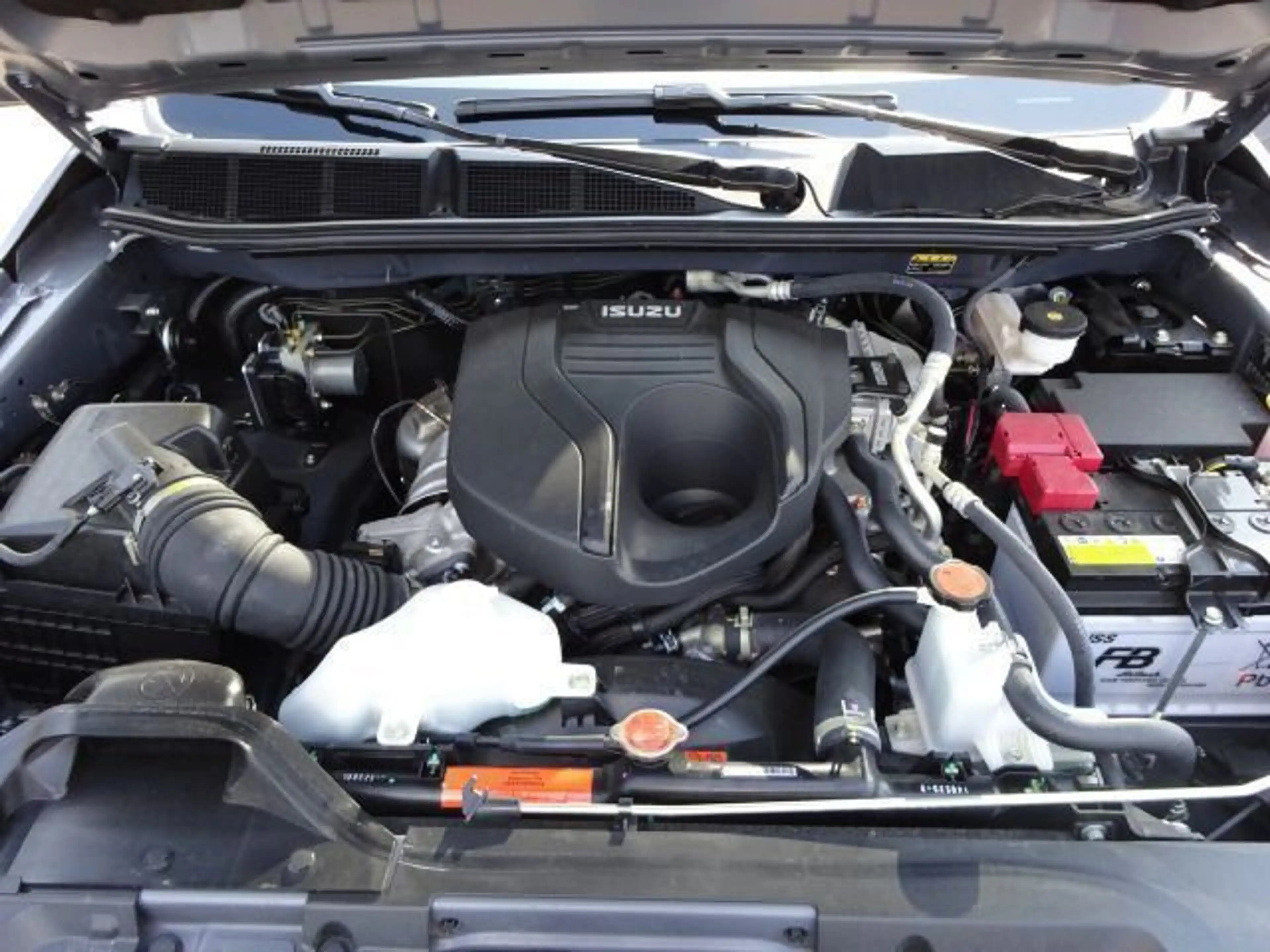 Isuzu D-Max Double Cab 1.9 4WD V-CROSS AHK CarPlay — photo 11
