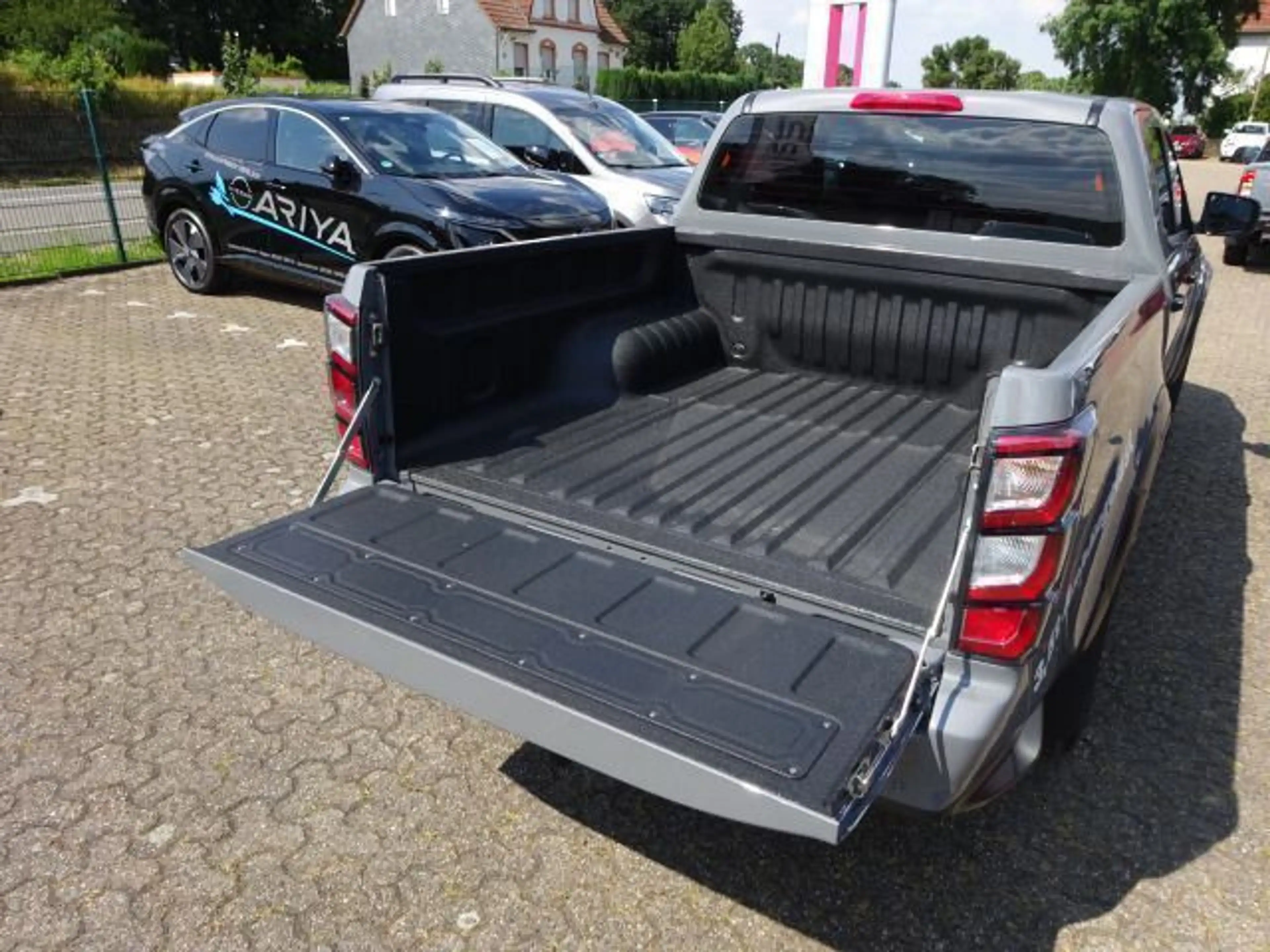 Isuzu D-Max Double Cab 1.9 4WD V-CROSS AHK CarPlay — photo 10