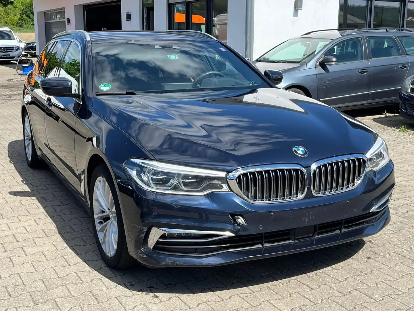 BMW 520 d Touring Luxury Line Individual LED ACC Bleu - 2