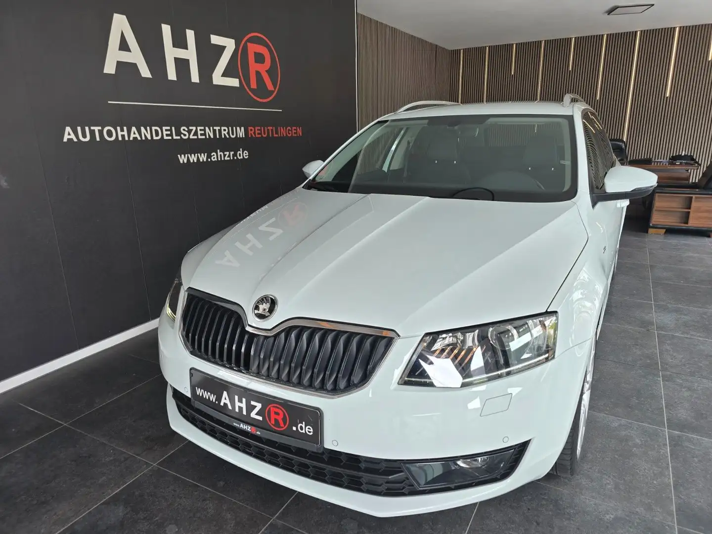 Skoda Octavia Combi Joy*1.HAND*LED*NAVI*SHZ Bianco - 1