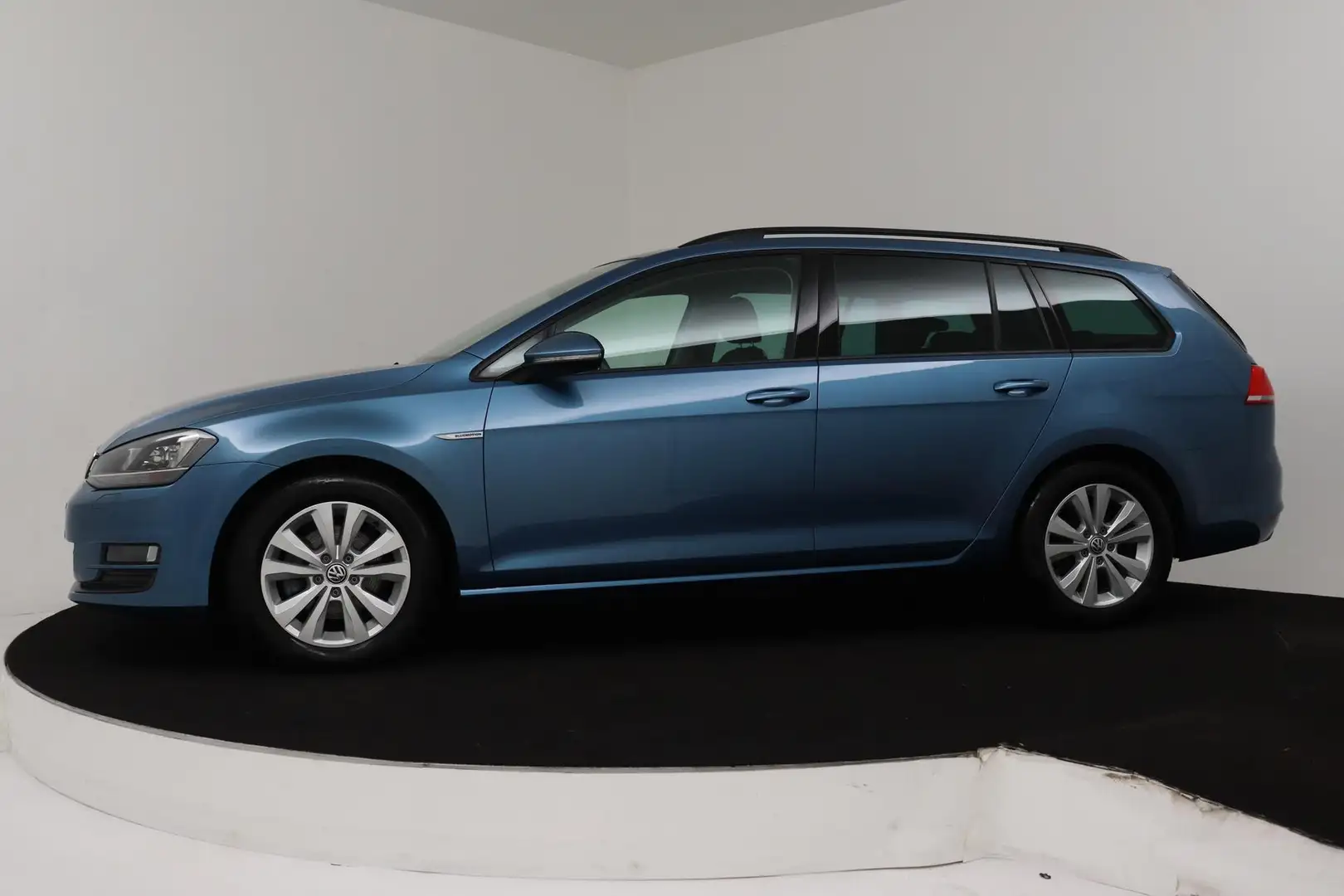 Volkswagen Golf Variant 1.0 TSI Connected Series Automaat (CAMERA, PDC V+A Blauw - 2