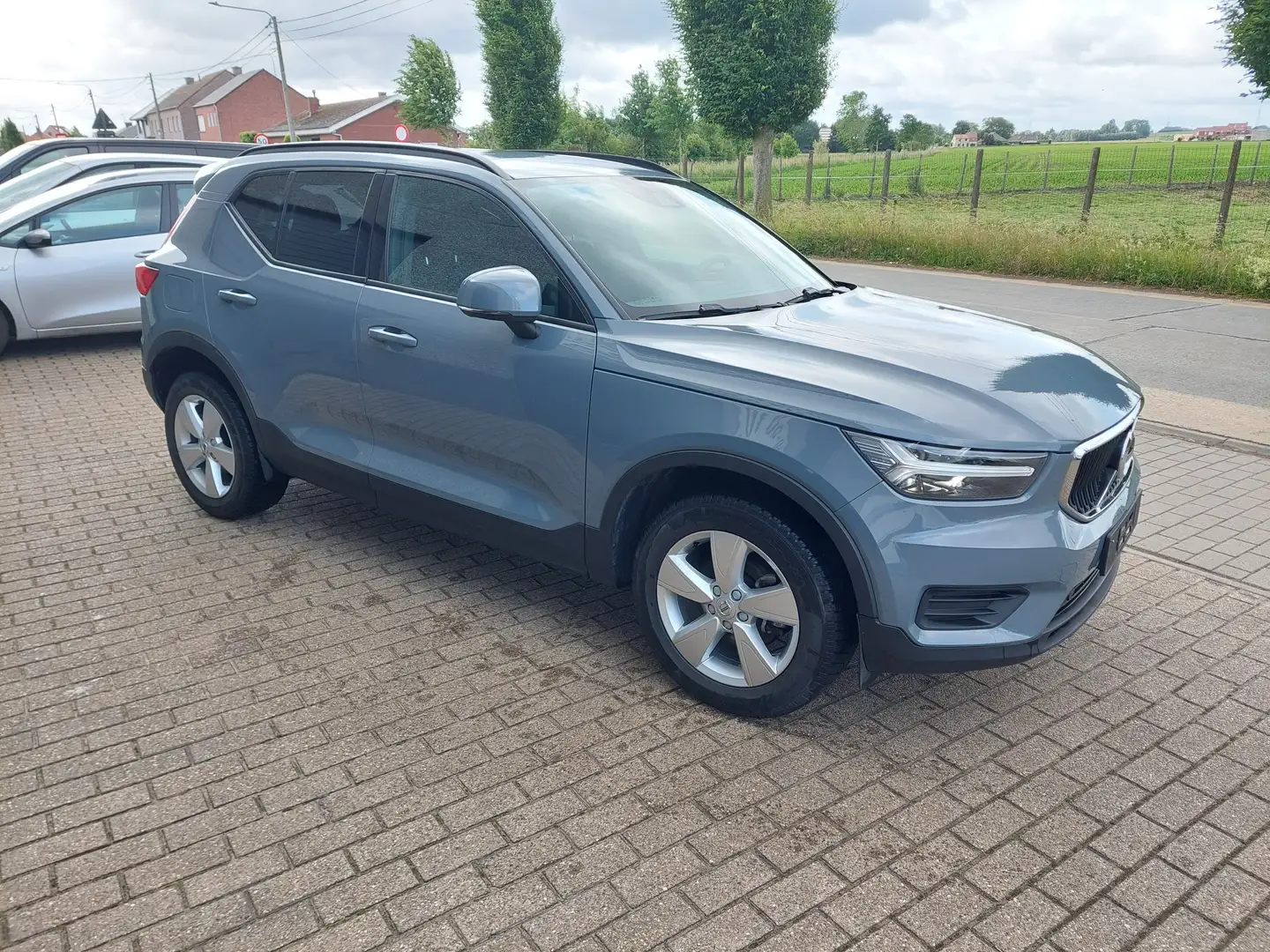 Volvo XC40 1.5 T3 Momentum Core Gris - 1