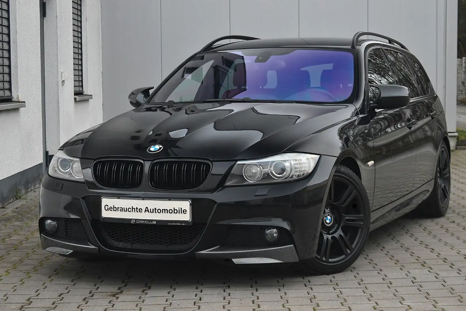 BMW 330 i Touring xDrive M-Sportpaket! Individual!* Schwarz - 2