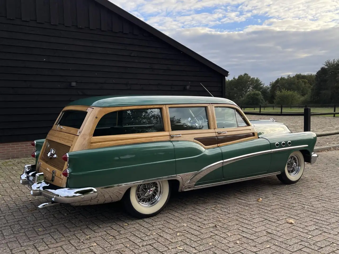 Buick Super V8 Wagon "Woody" gerestaureerd, foto 5
