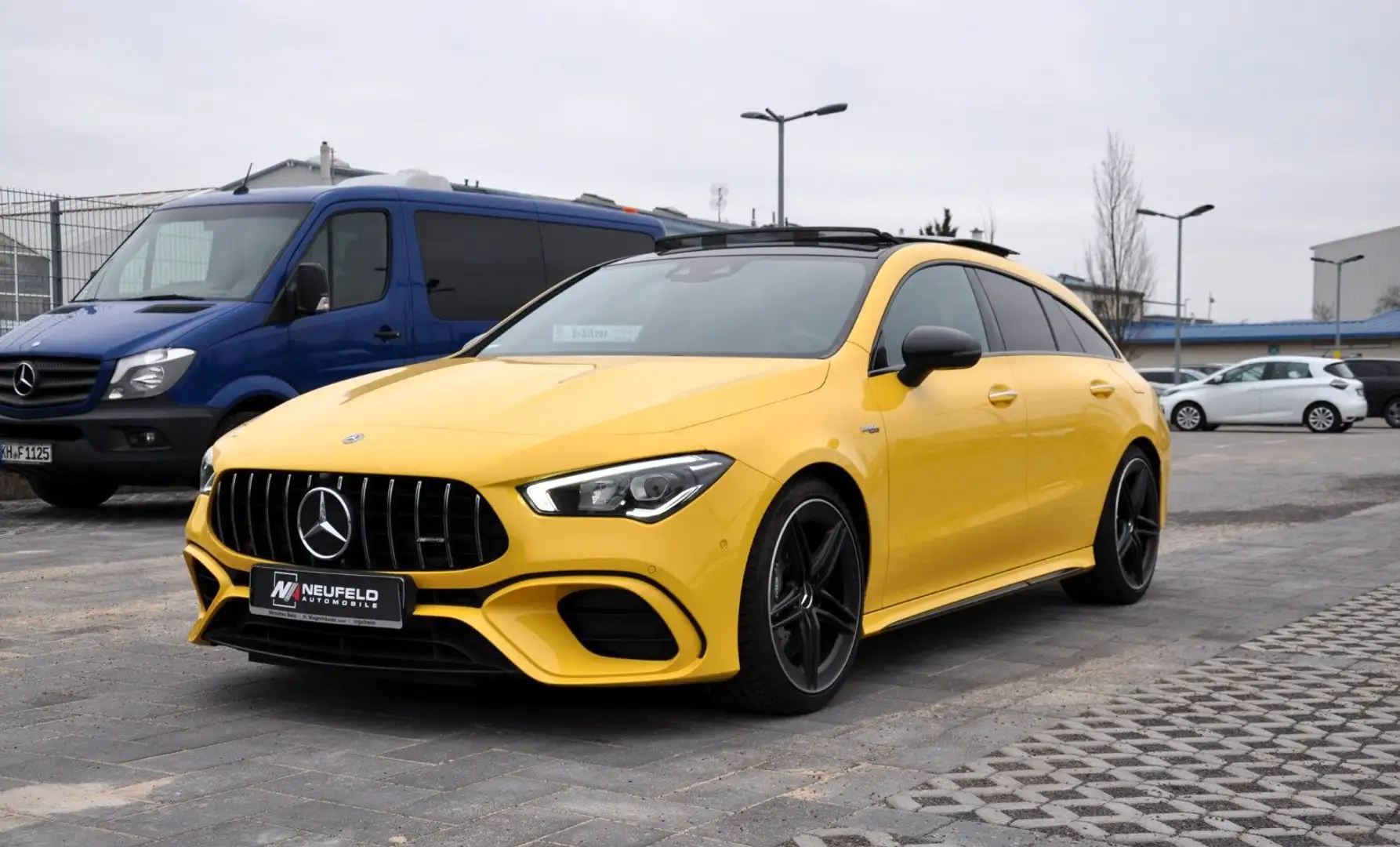 Mercedes-Benz CLA Shooting Brake CLA 45 AMG 4Matic Design Jaune - 1
