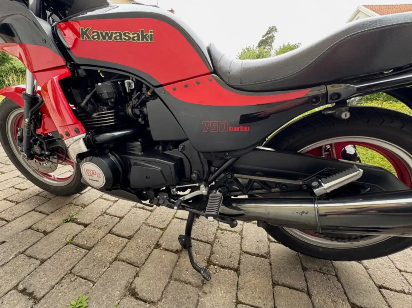 Kawasaki GPZ 750 Rot - 1