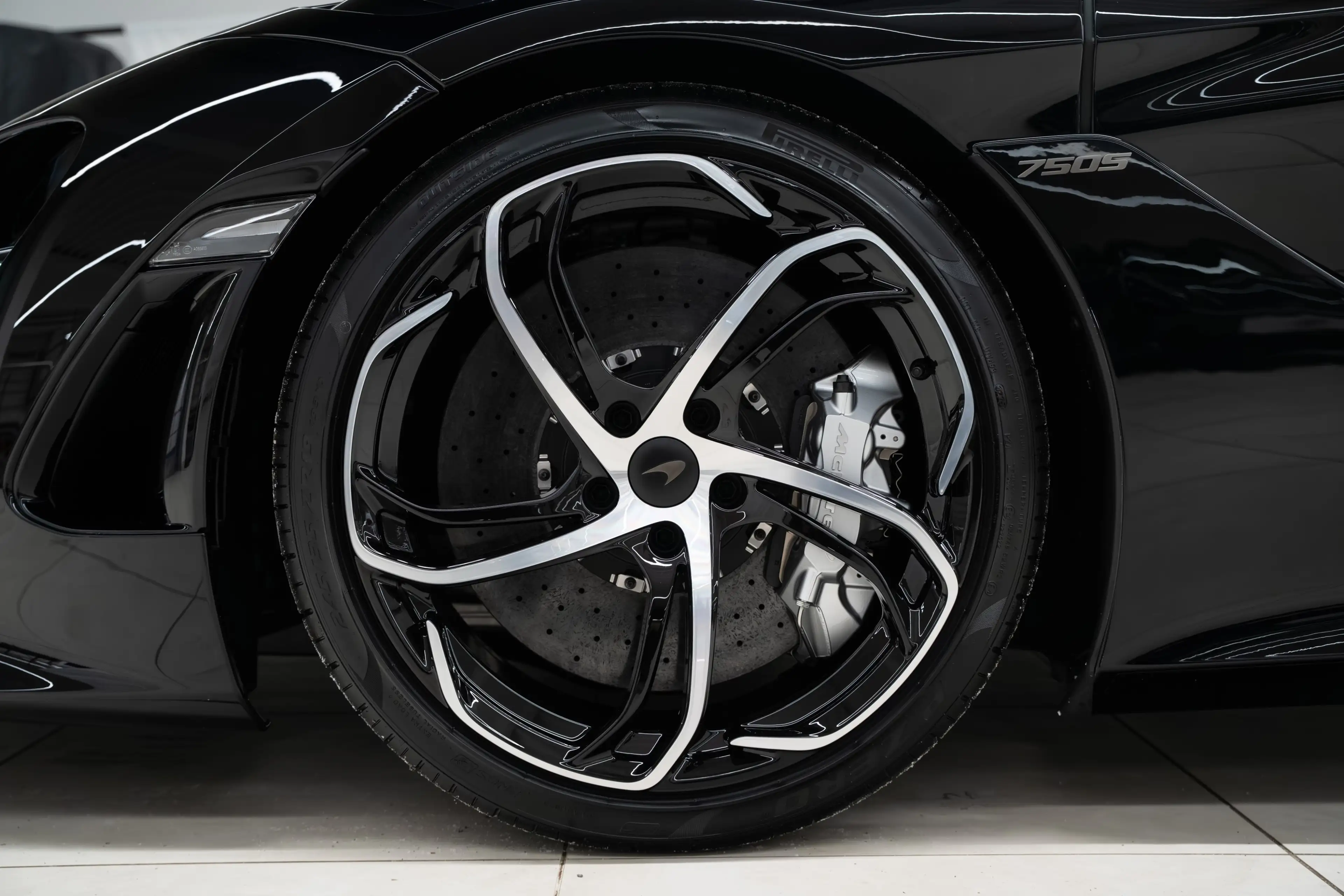 McLaren 750S Spider MSO Paint I B&W I Lift — photo 9