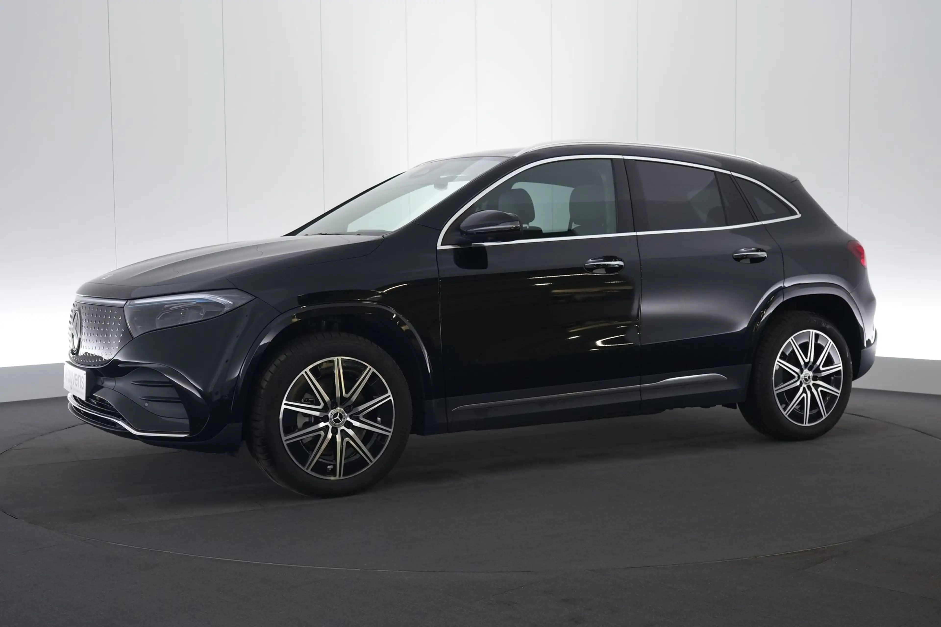 Mercedes-Benz EQA 350 4-Matic AMG Line LEDER/ALCANTARA LED GPS PDC CAM P — photo 12