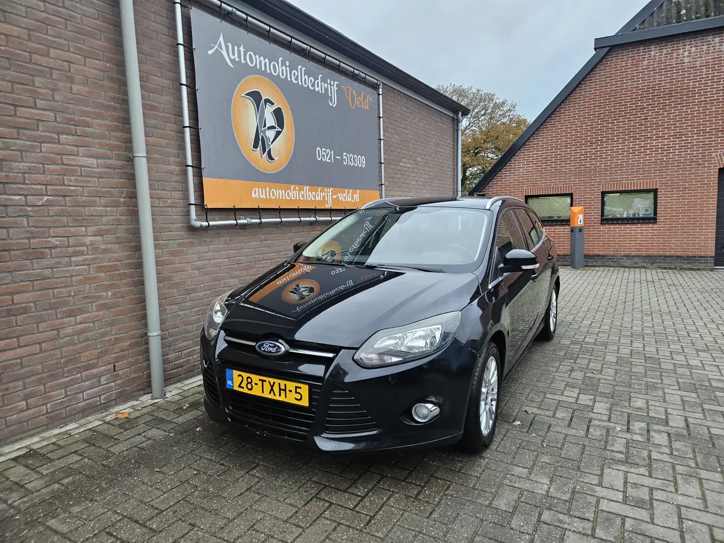 Ford Focus Wagon 2.0 TDCI Titanium Zwart - 1