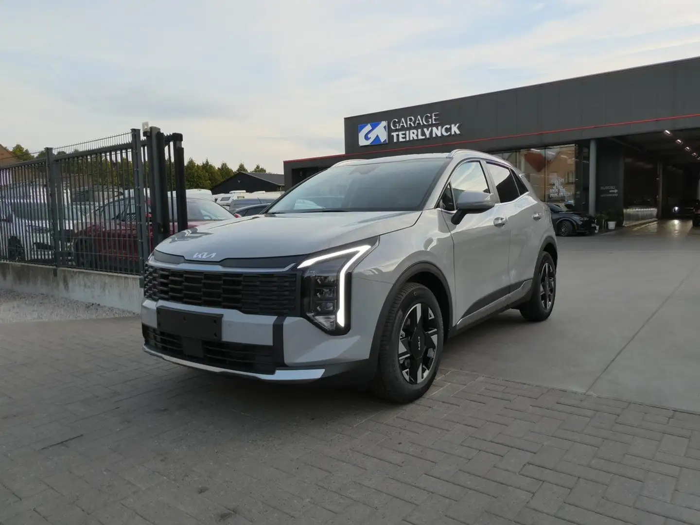 Kia Sportage 1.6 T-GDi 150pk Automaat LX Plus Facelift (70455) Gris - 1