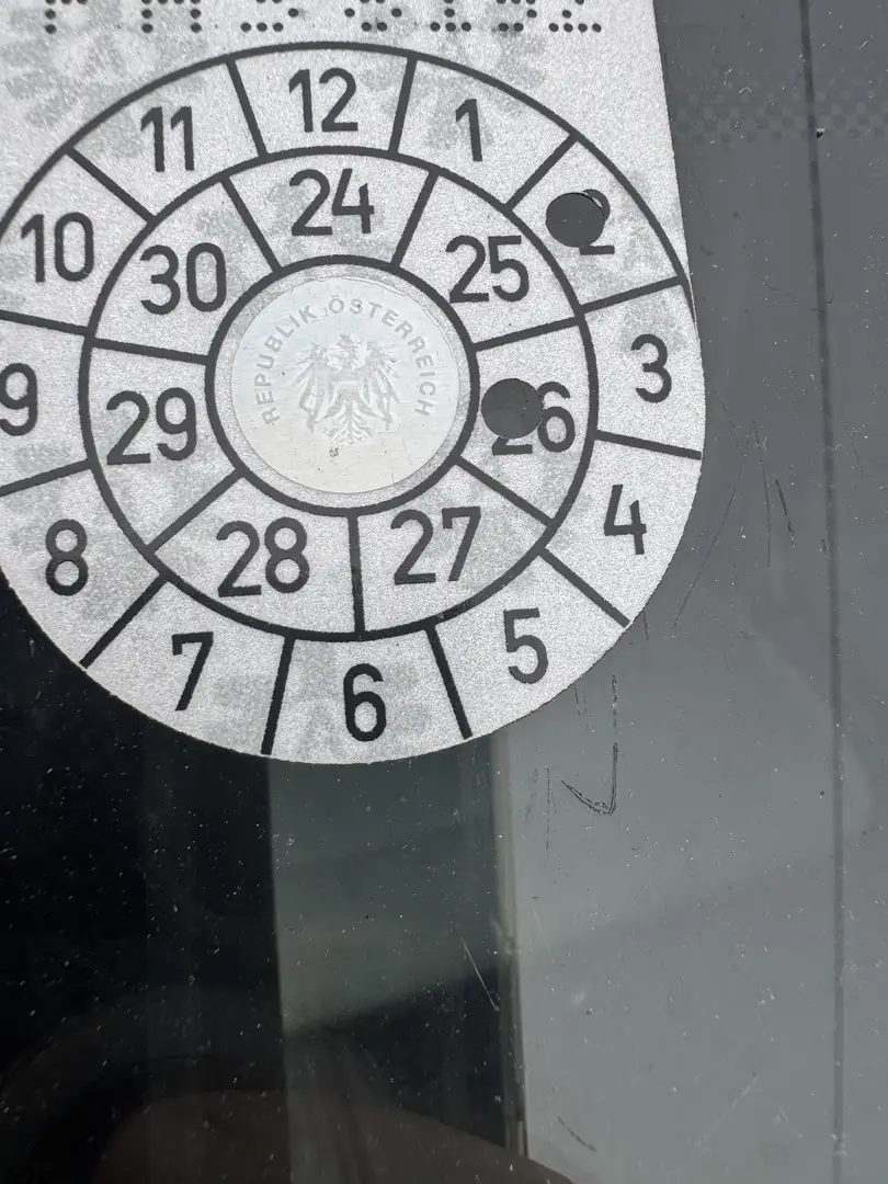 Volkswagen T5 Caravelle 9 sitzer - 2