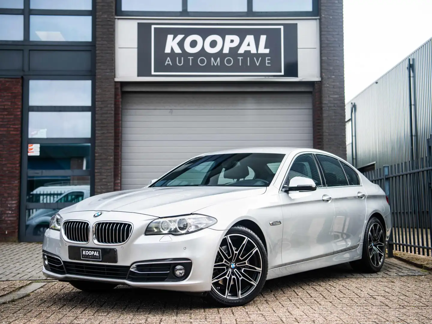 BMW 520 5-serie 520i Luxury Edition | Ambiente | Bi-Xenon Grijs - 1