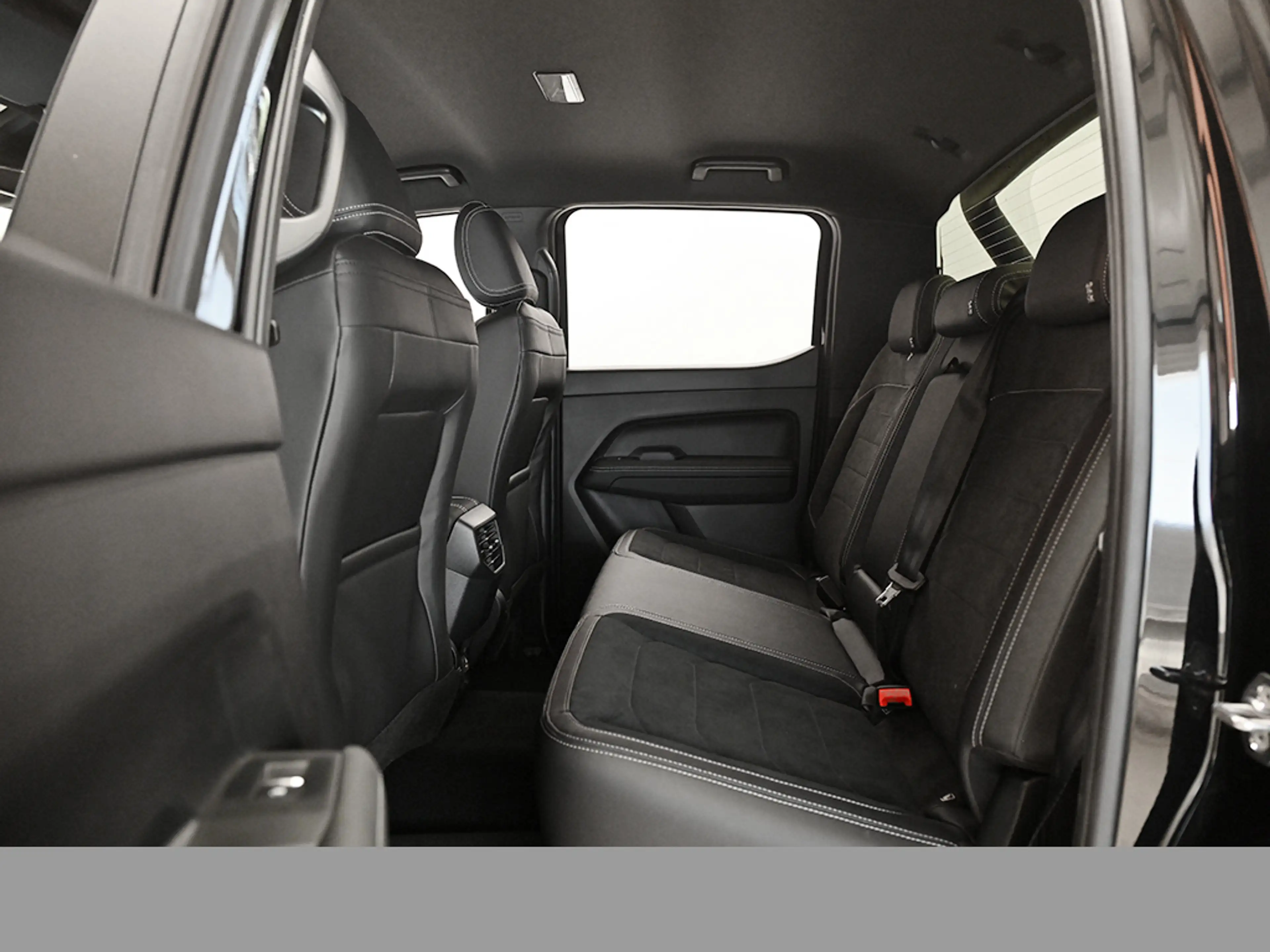 Volkswagen Amarok 3.0 DARK LABEL DC 4MOTION AHK MATRIXLED — photo 12