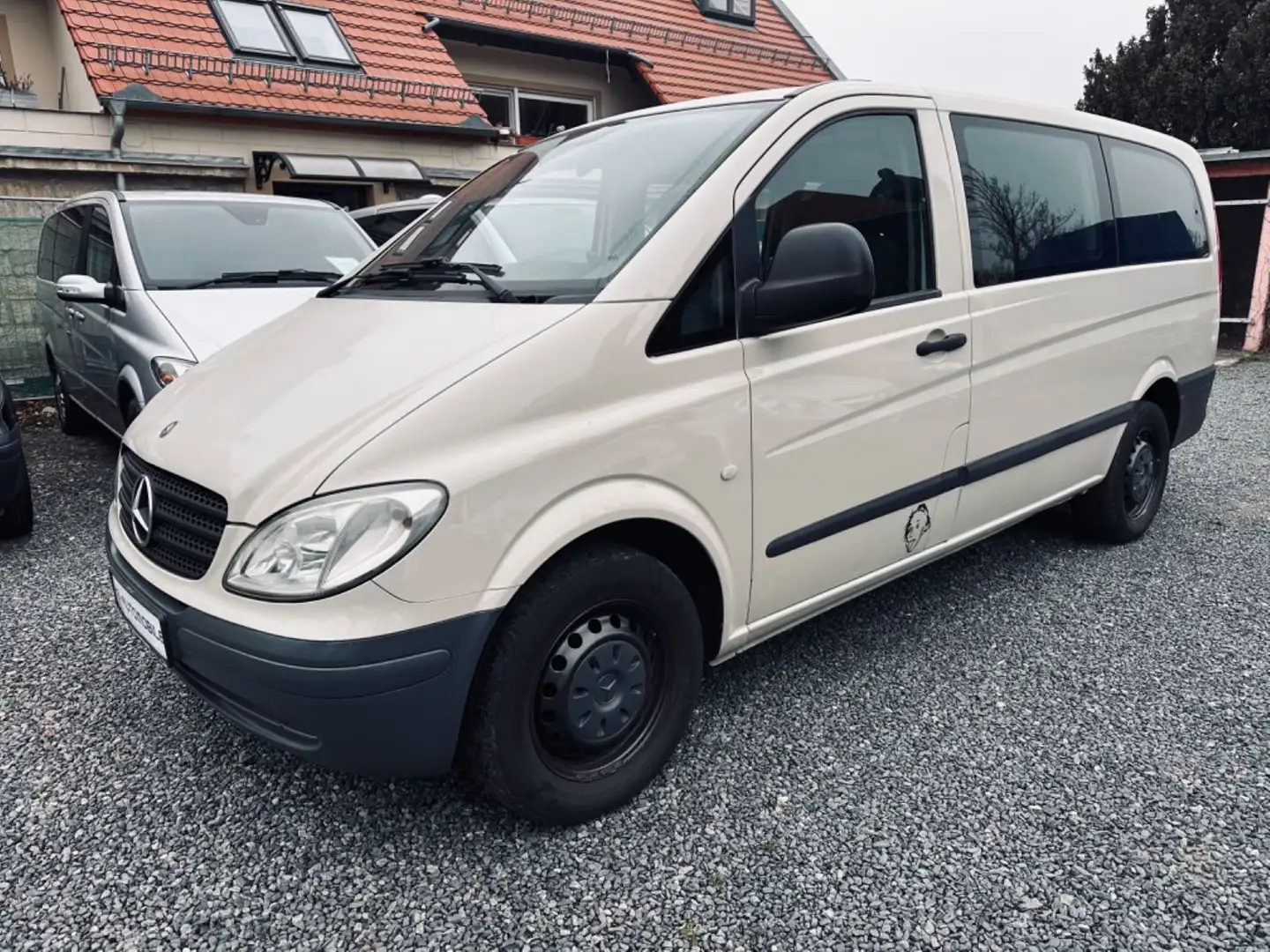 Mercedes-Benz Vito Kombi 111 CDI lang, Klimaanlage, Scheckheft Gelb - 1