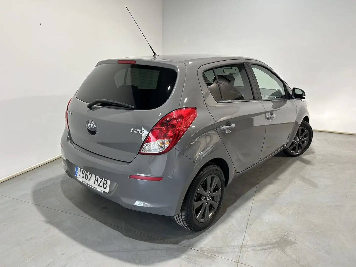 Hyundai i20 1.2i Go Grau - 2