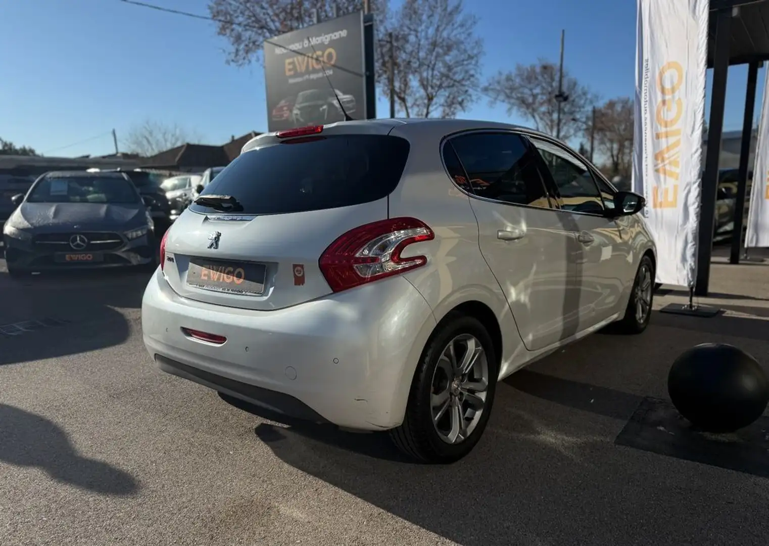 Peugeot 208 generation-i 1.6 vti 120 roland garros Blanc - 2