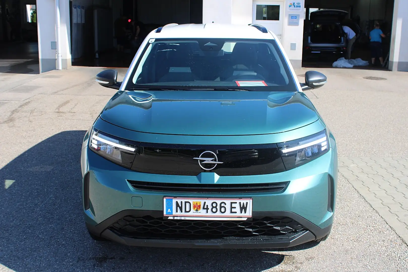 Opel Frontera 1.2 DI MHEV Edition Aut. Grün - 2