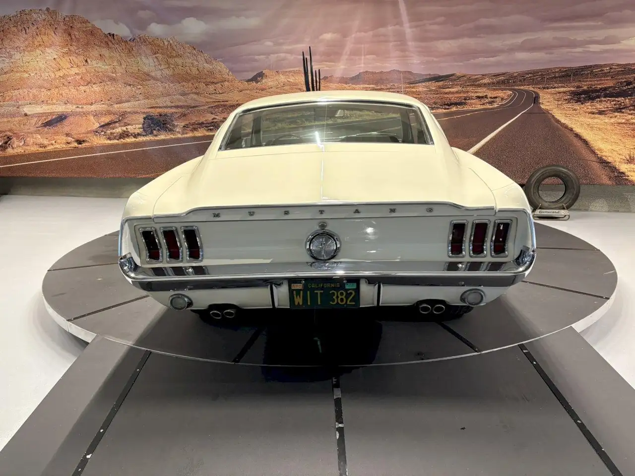 Ford Mustang Fastback, foto 3