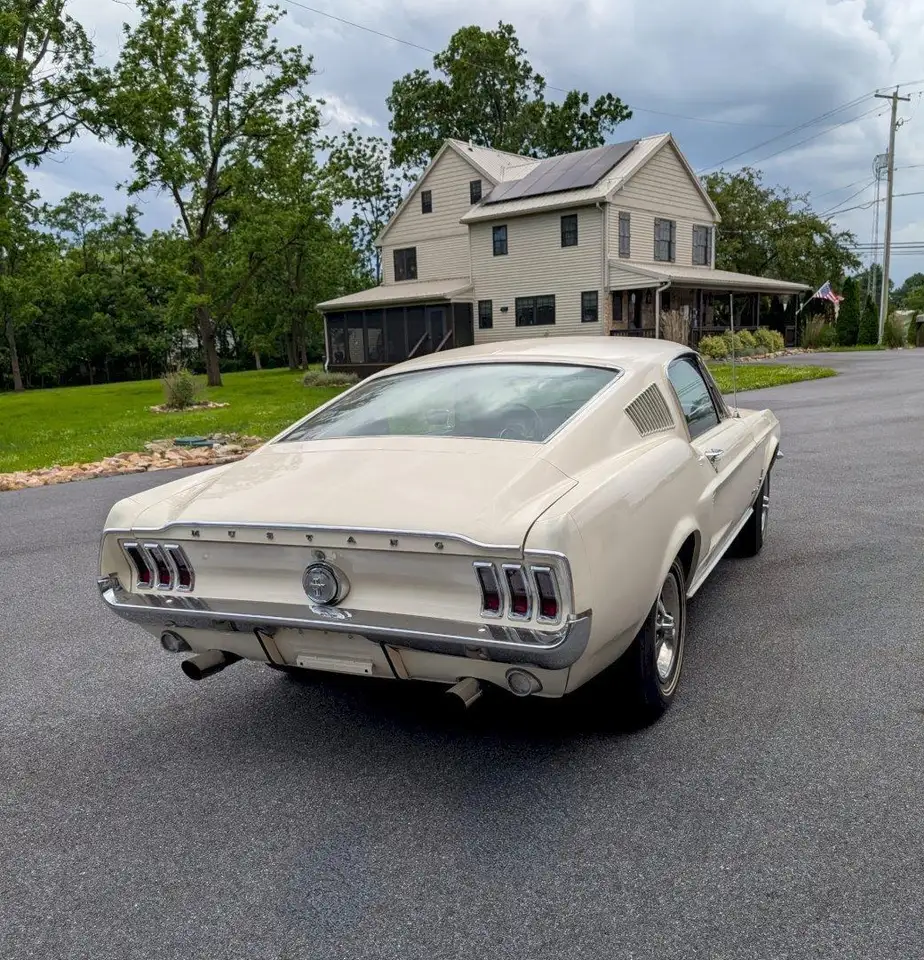 Ford Mustang Fastback, foto 6