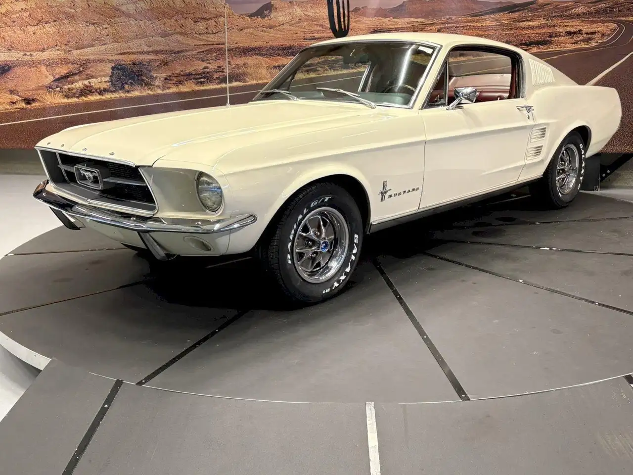 Ford Mustang Fastback, foto 4