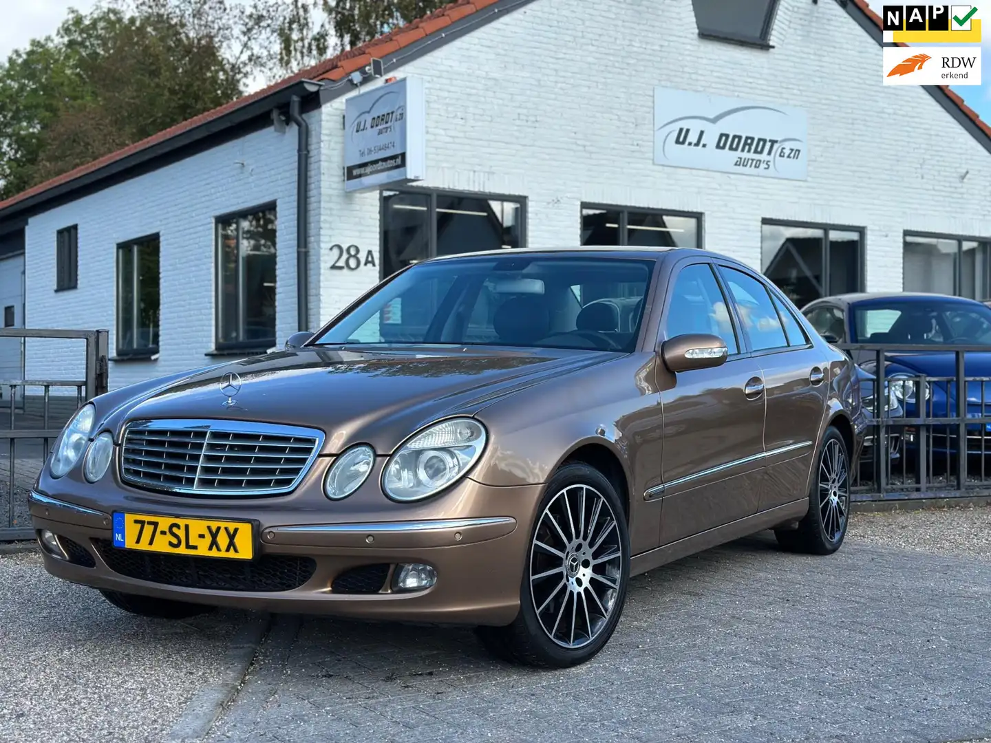 Mercedes-Benz E 350 Elegance 4-Matic Select prachtige auto! Bruin - 1