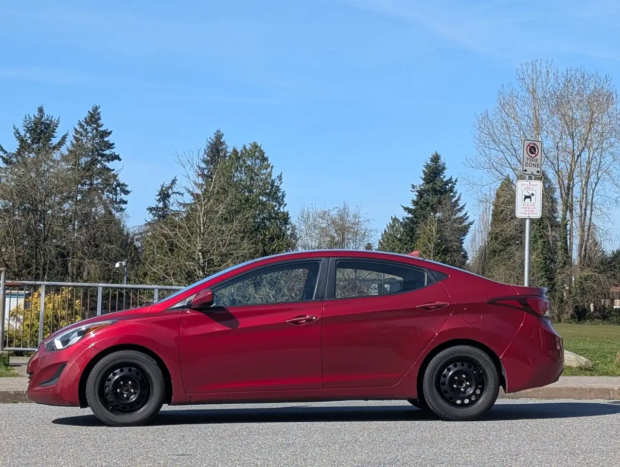 Hyundai ELANTRA photo Hyundai ELANTRA