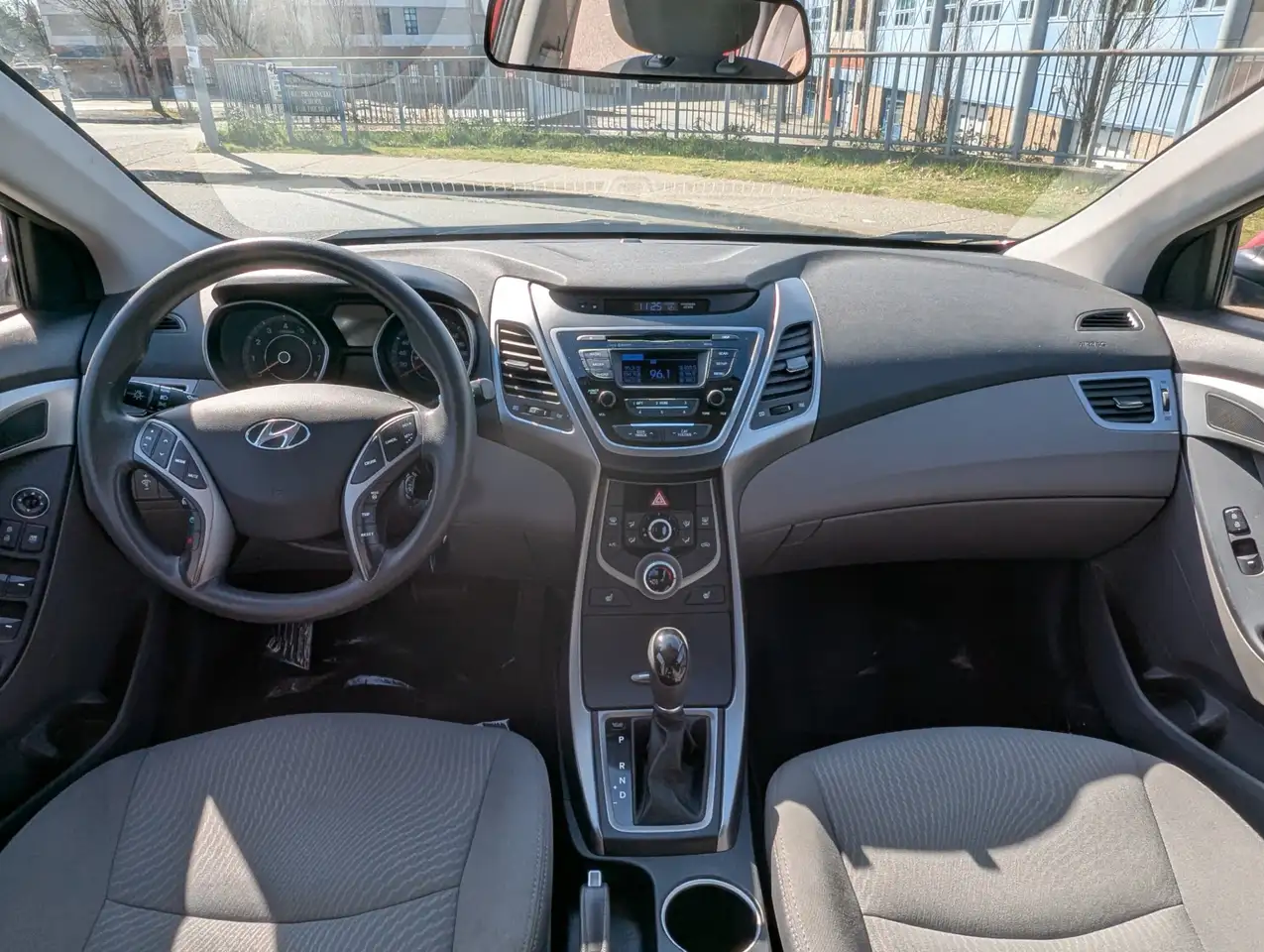 Hyundai ELANTRA photo Hyundai ELANTRA