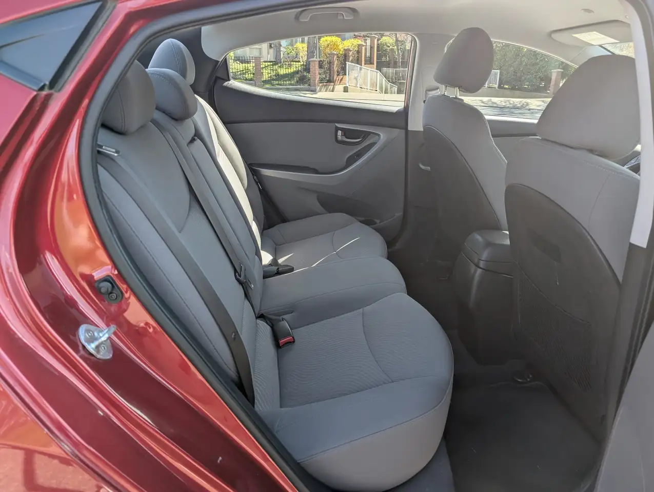 Hyundai ELANTRA photo Hyundai ELANTRA