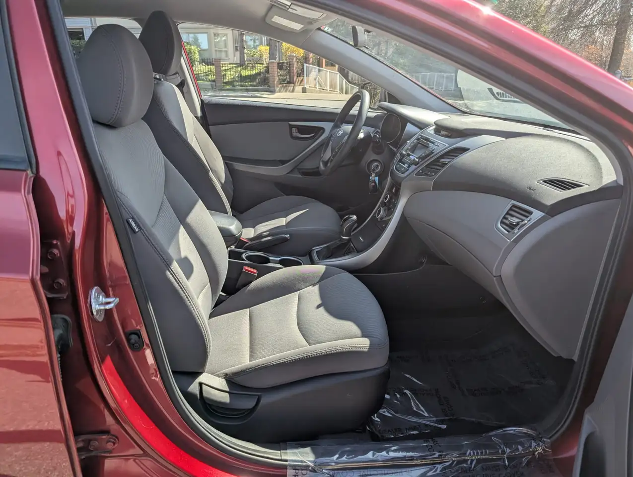Hyundai ELANTRA photo Hyundai ELANTRA
