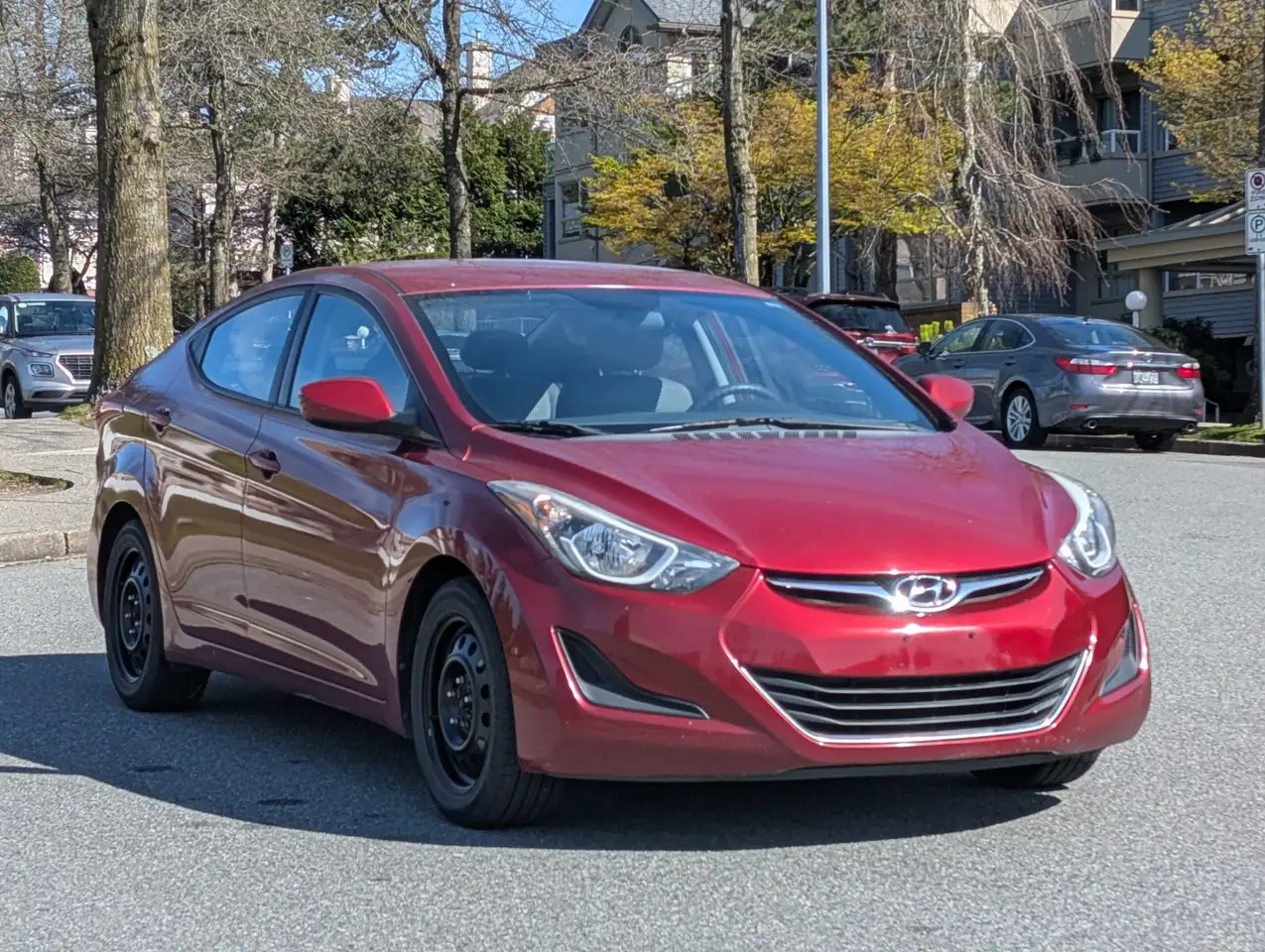 Hyundai ELANTRA photo Hyundai ELANTRA