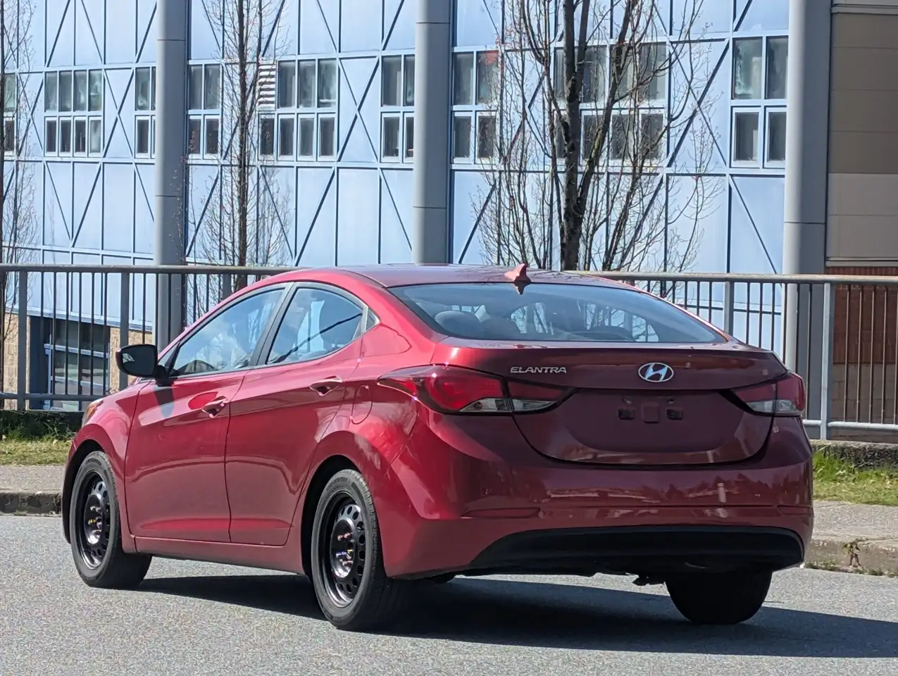 Hyundai ELANTRA photo Hyundai ELANTRA