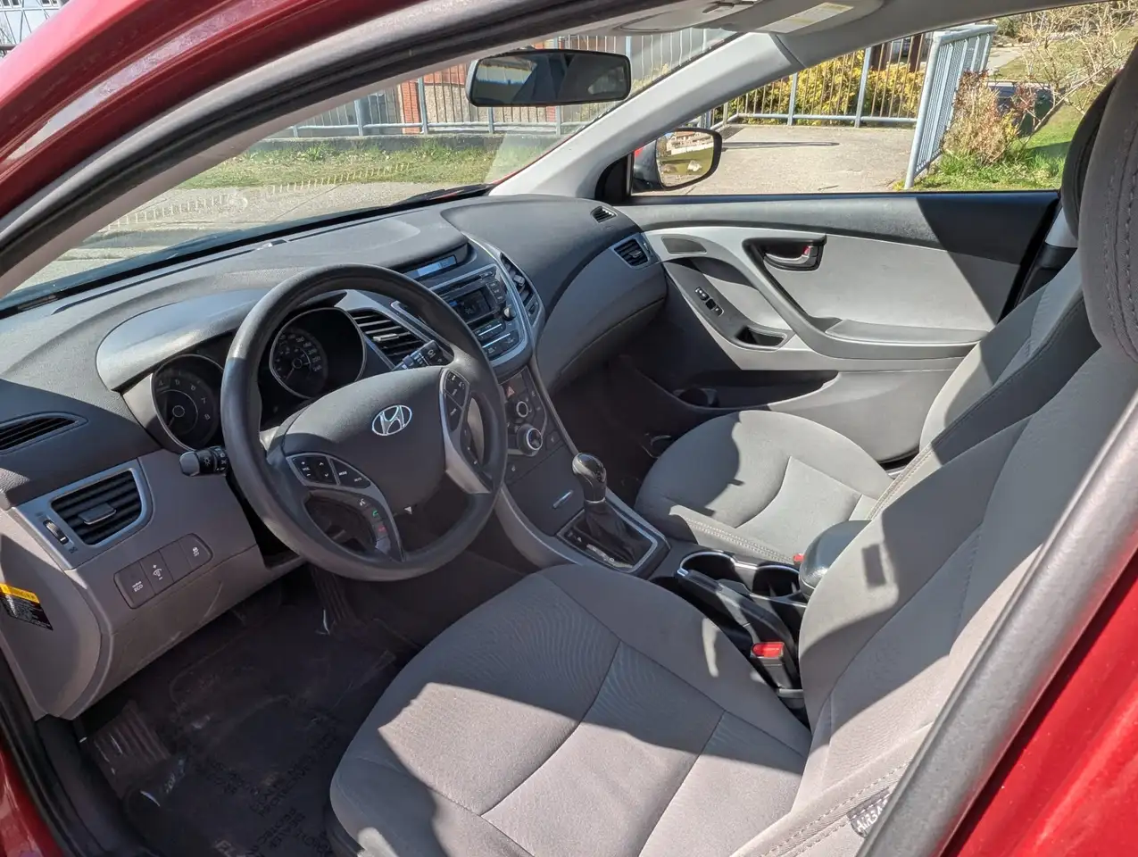 Hyundai ELANTRA photo Hyundai ELANTRA