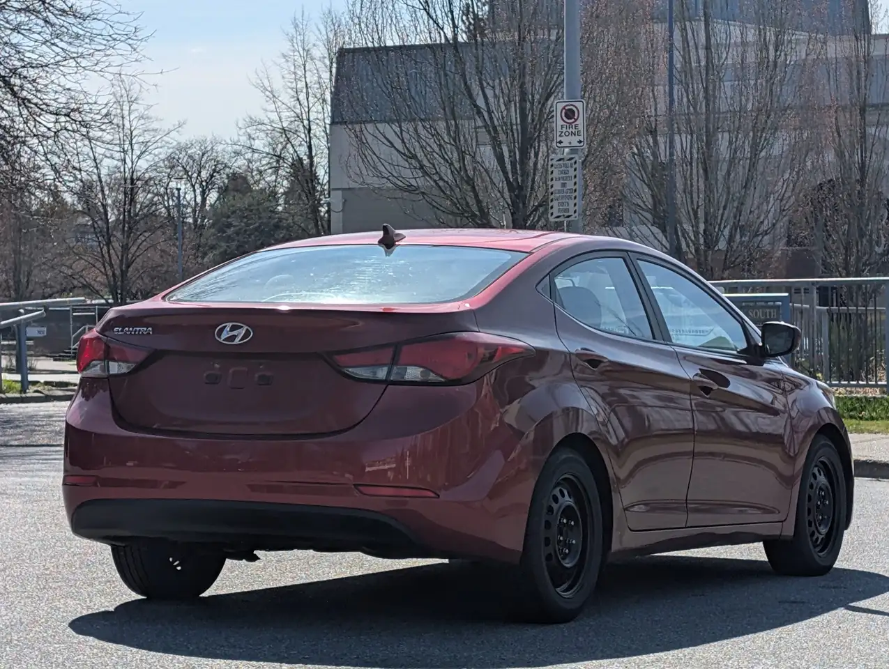 Hyundai ELANTRA photo Hyundai ELANTRA