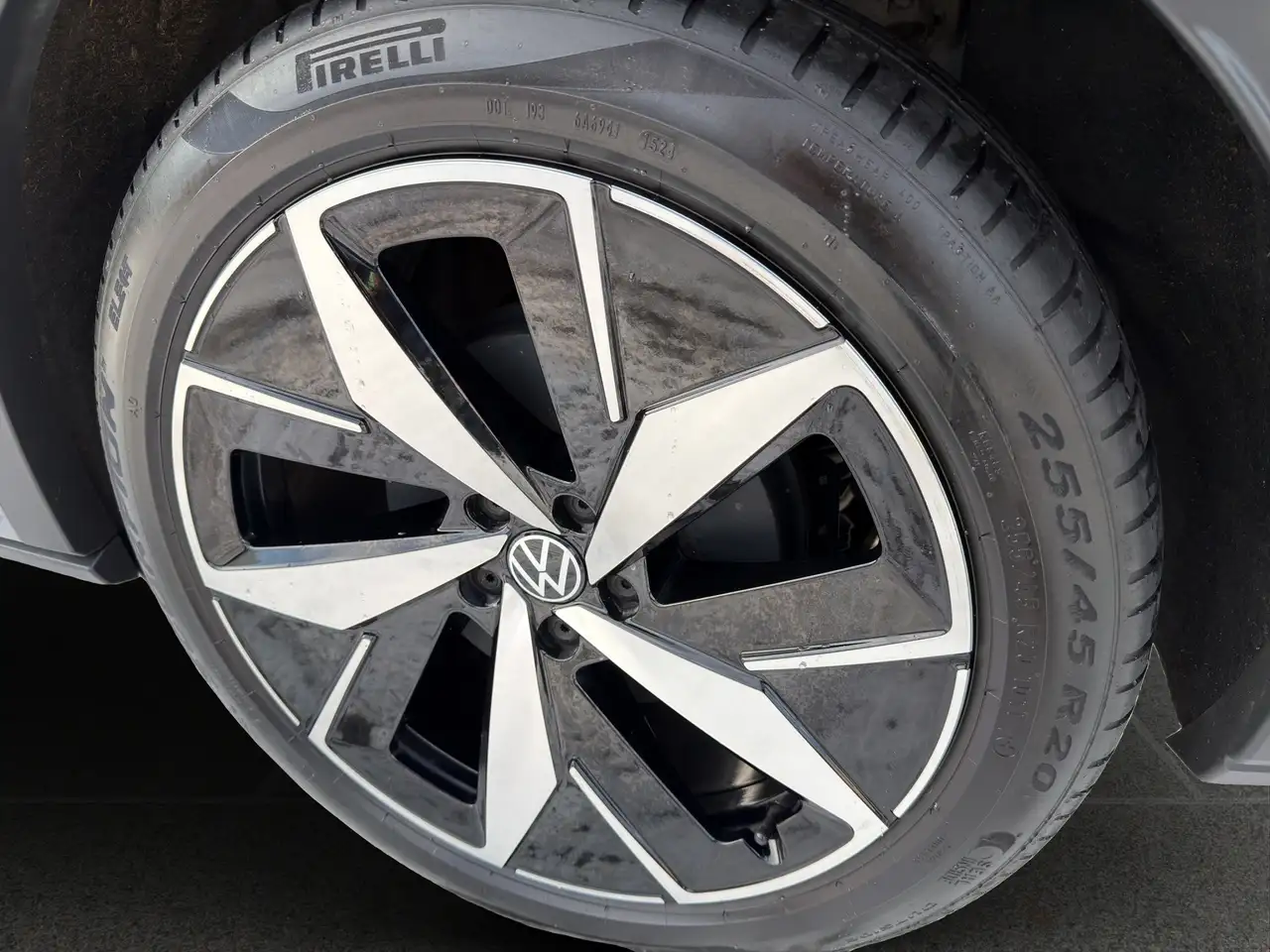 Volkswagen ID.4 GTX 4M ACC Navi LM20 Matrix Pano DesignPlus 18