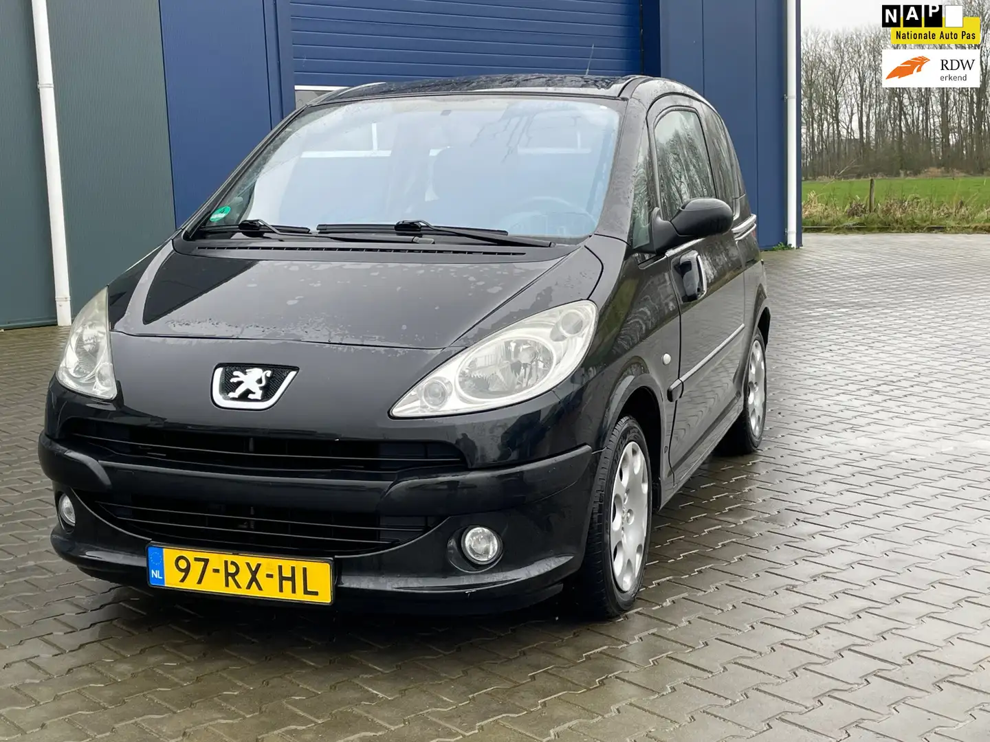 Peugeot 1007 1.4 Gentry Nieuwe Apk+Airco Zwart - 1