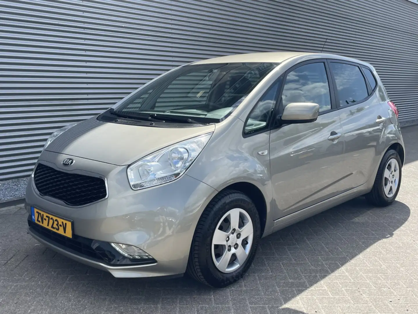Kia Venga 1.4 CVVT DynamicLine Navigatie Achteruitrijcamera Gris - 1