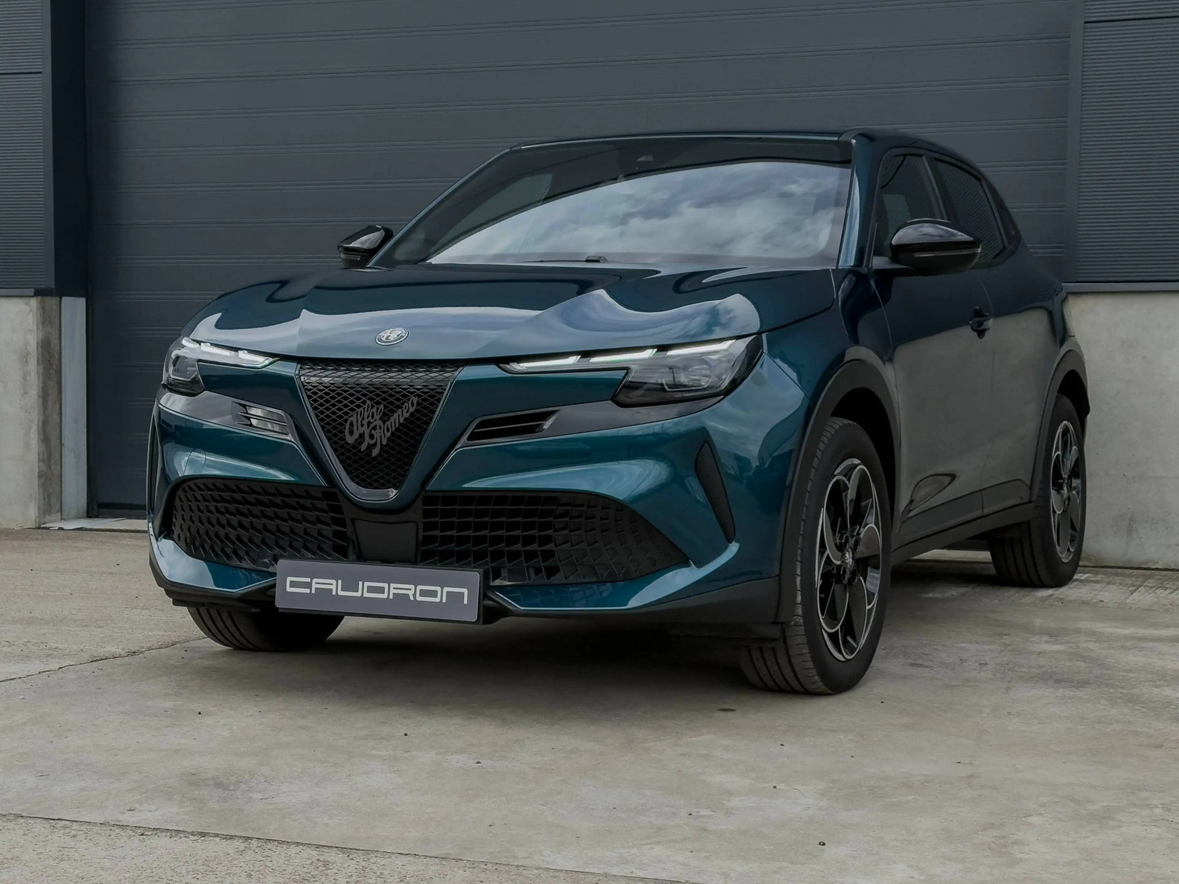 Alfa Romeo Junior Elettrica 156 pk / digitaal instrumentpaneel 10,25″ / Carplay / Sensoren — photo 7