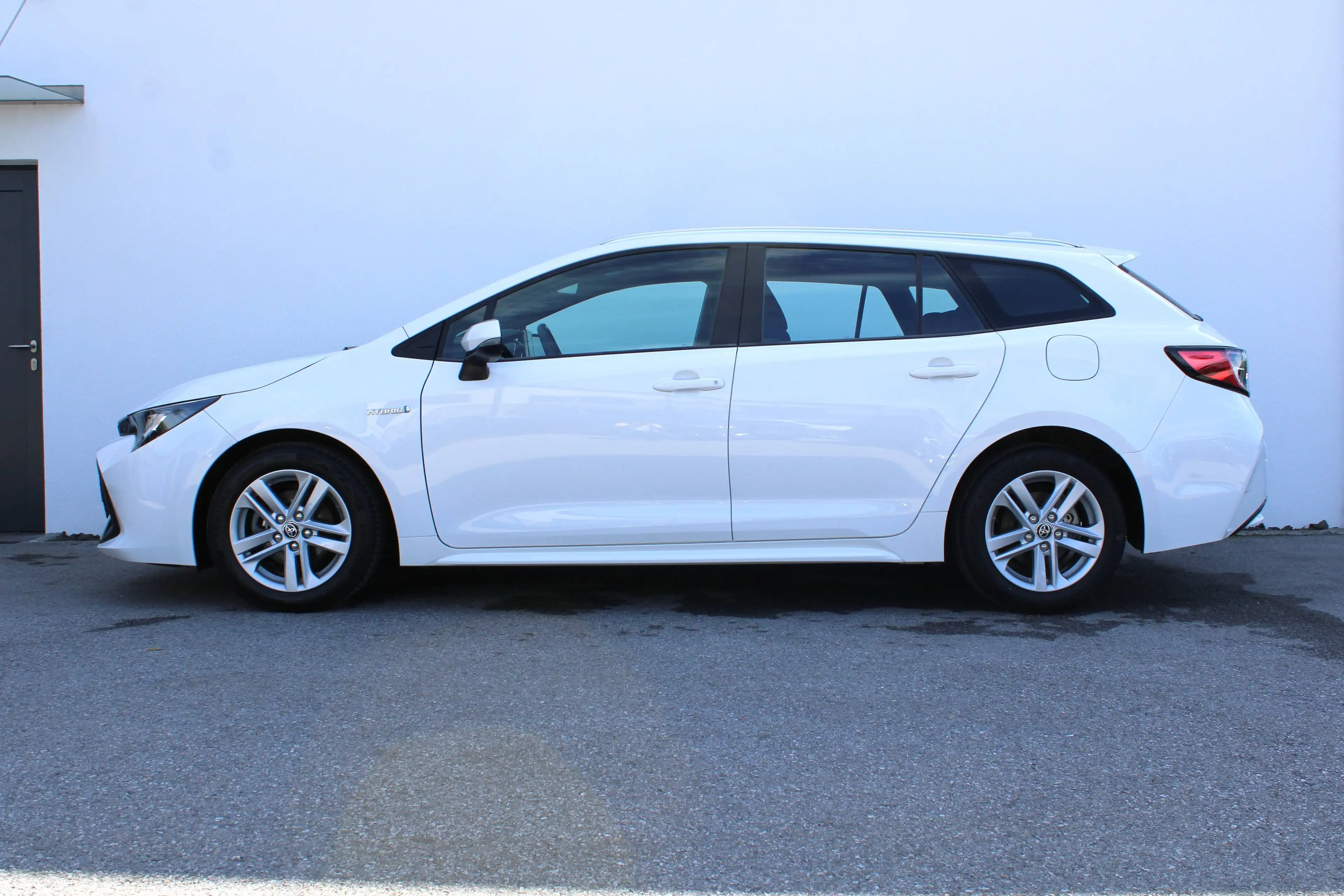 Toyota Corolla Kombi 1.8 Hybrid "ACTIVE" Aut. mit Driver Assist Paket aus 1. Besitz! — photo 3