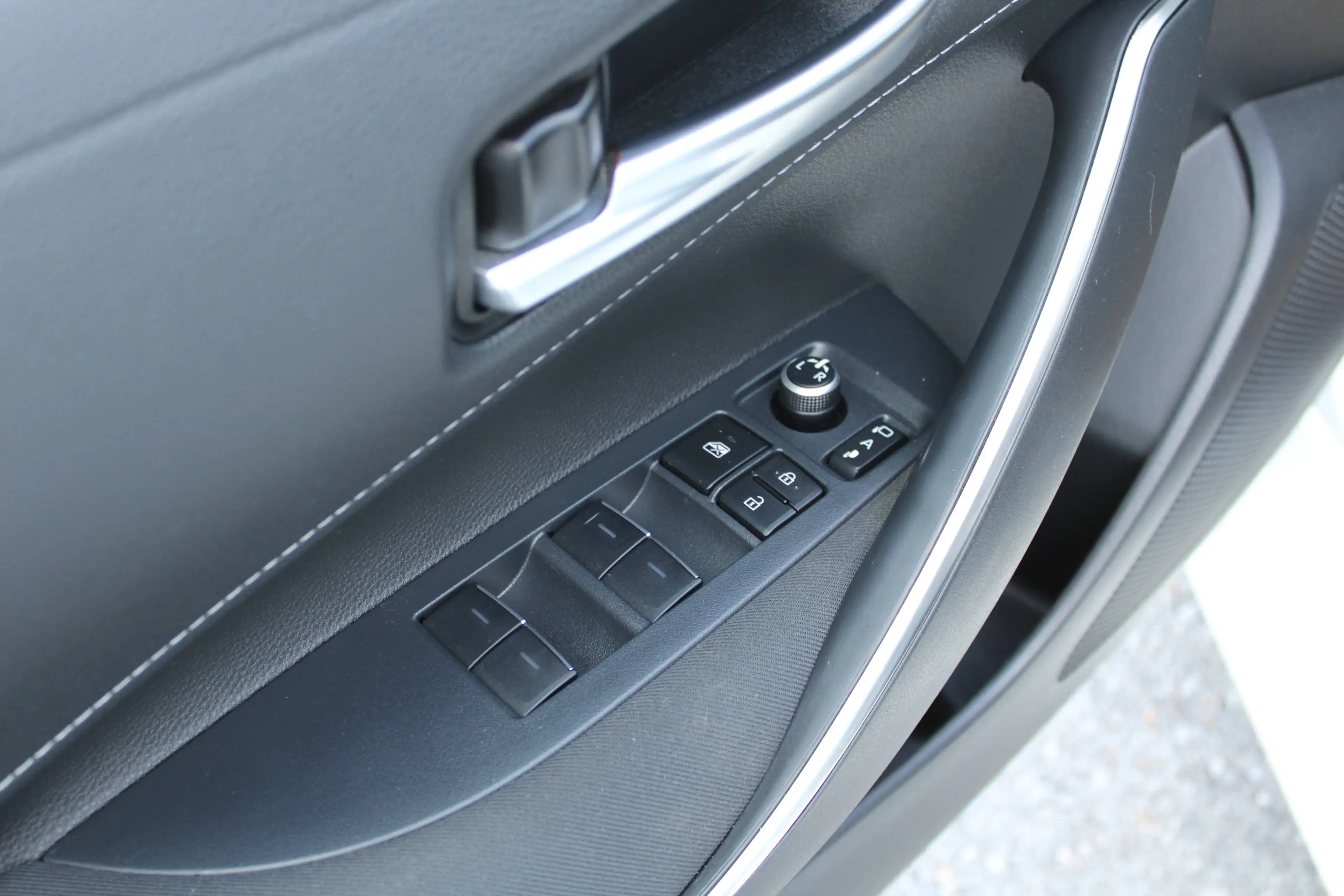 Toyota Corolla Kombi 1.8 Hybrid "ACTIVE" Aut. mit Driver Assist Paket aus 1. Besitz! — photo 11