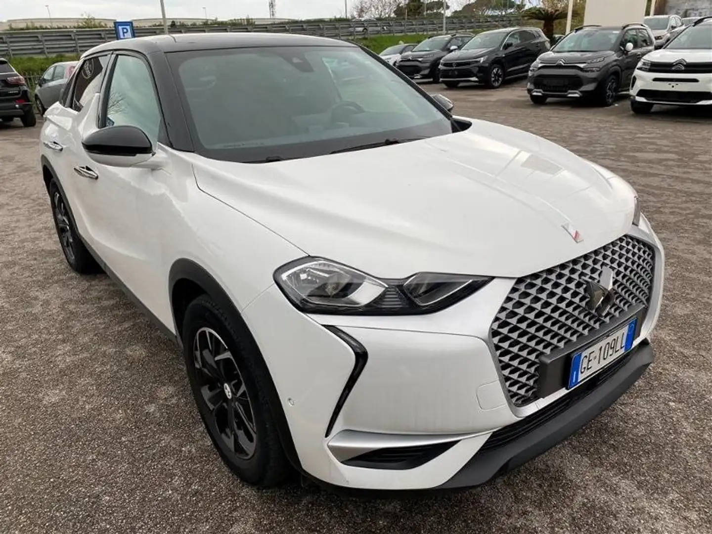 DS Automobiles DS 3 Crossback Crossback 50 kWh E-TENSE So Chic Bílá - 1
