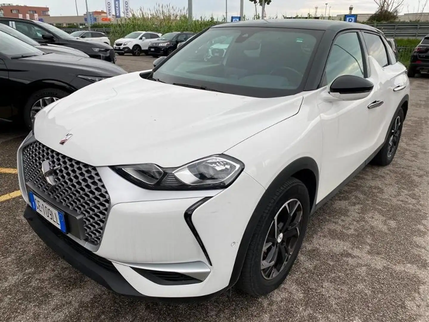 DS Automobiles DS 3 Crossback Crossback 50 kWh E-TENSE So Chic Bílá - 2