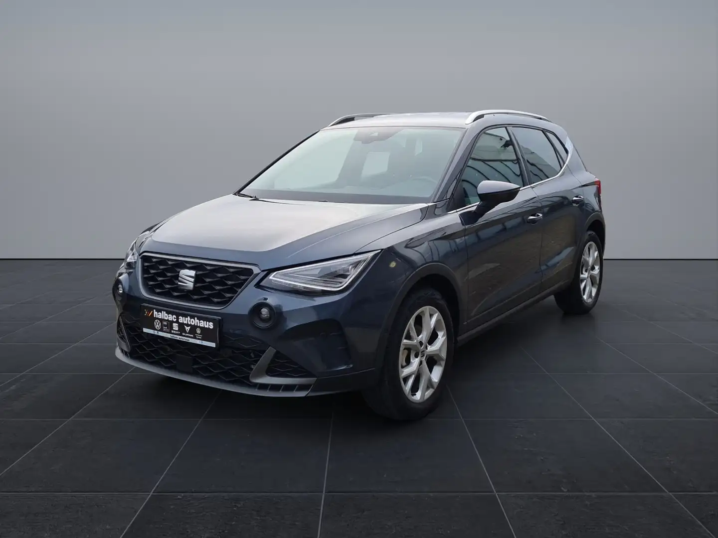 SEAT Arona 1.0 TSI DSG FR+VOLLED+NAVI+PDC+SHZ+ACC+CLIMATR Grau - 2