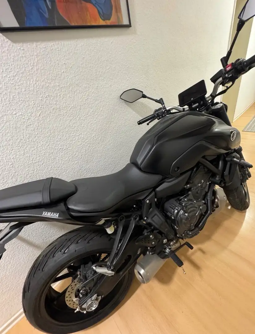 Yamaha MT-07 Schwarz - 1