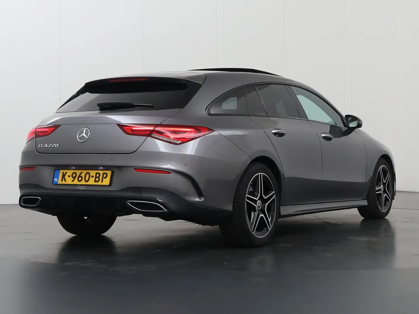 Mercedes-Benz CLA 220 Shooting Brake Premium Plus AMG | Night | Panorama Grijs - 2