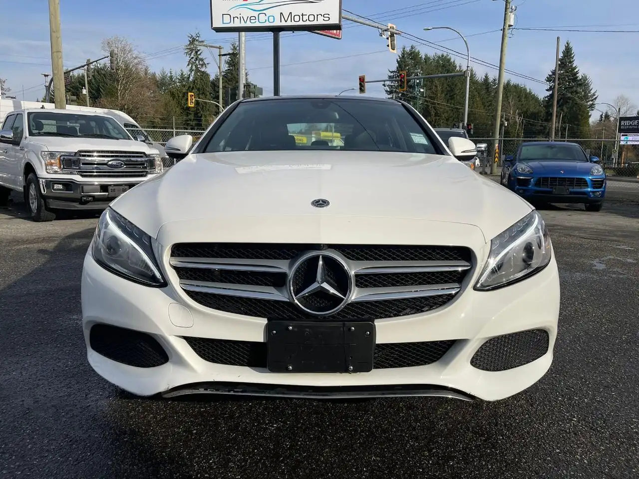 Mercedes-Benz C-Class снимка Mercedes-Benz C-Class