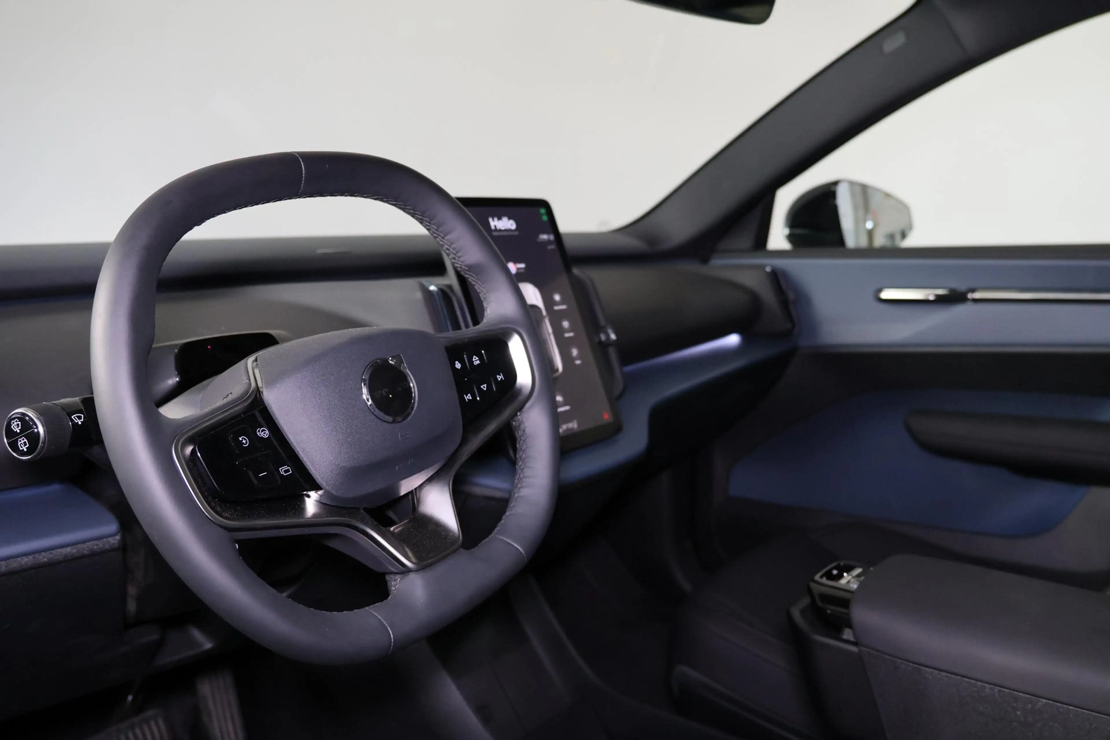 Volvo EX30 Single Motor Extended Range Ultra 69 kWh - Panoram — photo 15