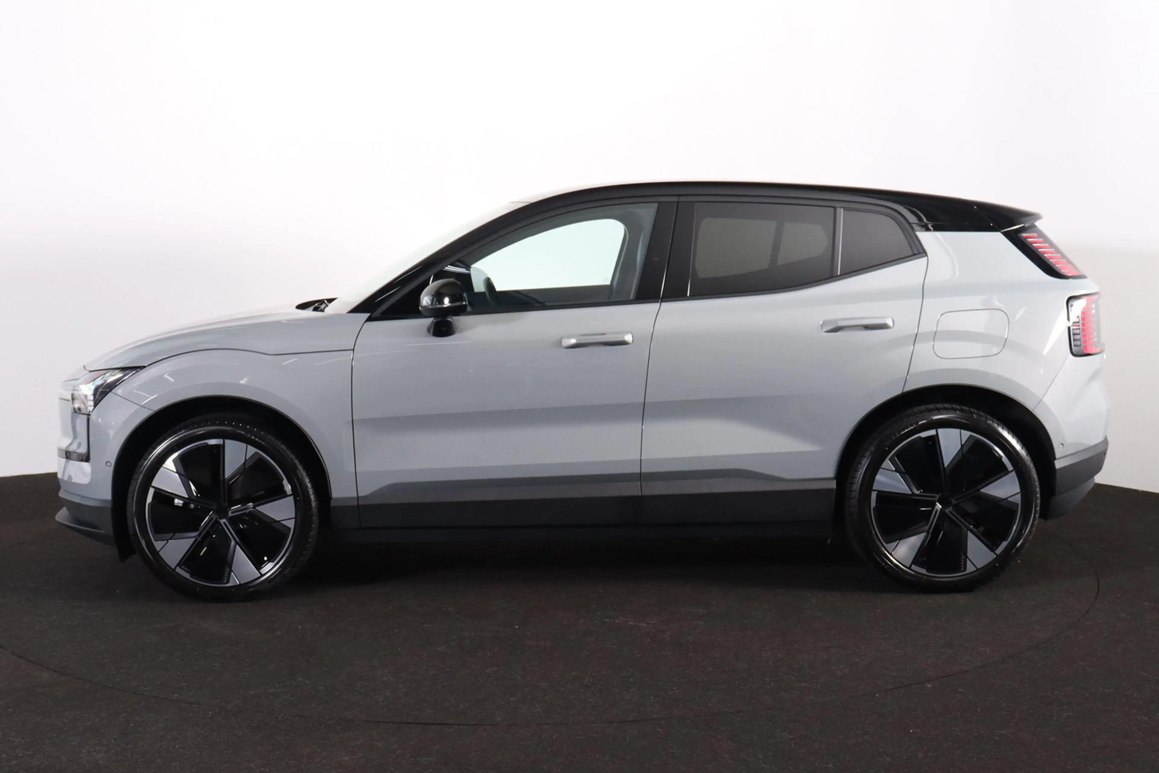 Volvo EX30 Single Motor Extended Range Ultra 69 kWh - Panoram — photo 3