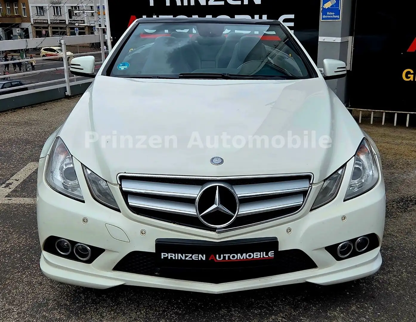 Mercedes-Benz E 220 CDI BlueEffi*AMG SPORT*AUT*LEDER*NAVI*PDC* Weiß - 2