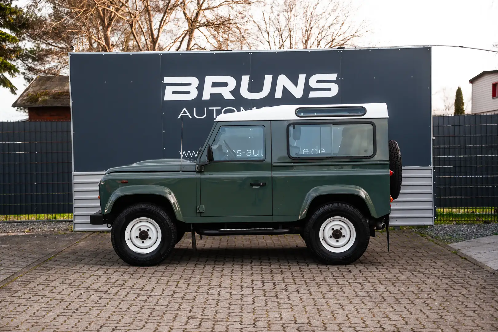 Land Rover Defender 90 E TD4 Station Wagon 1.Hand AHK Zelená - 2